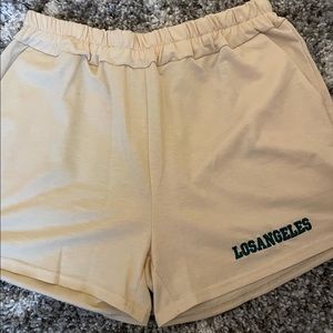 Creme shorts Los Angeles loose fitting shorts